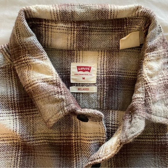 Levi’s Men’s Flannel - Picture 4 of 8
